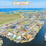 Minutes from Beach and Intracoastal waterway