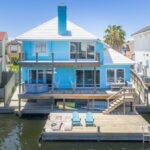 Welcome your guests by boat to 15346 Tortuga.