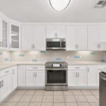 Look at this gorgeous kitchen!!